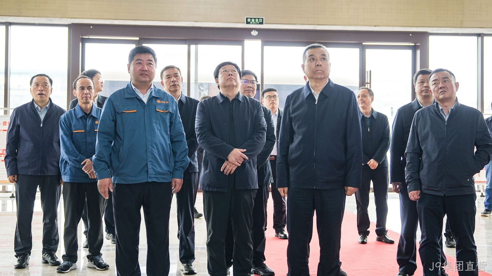 商洛市政协主席王宁岗一行莅临J9集团直营考察指导